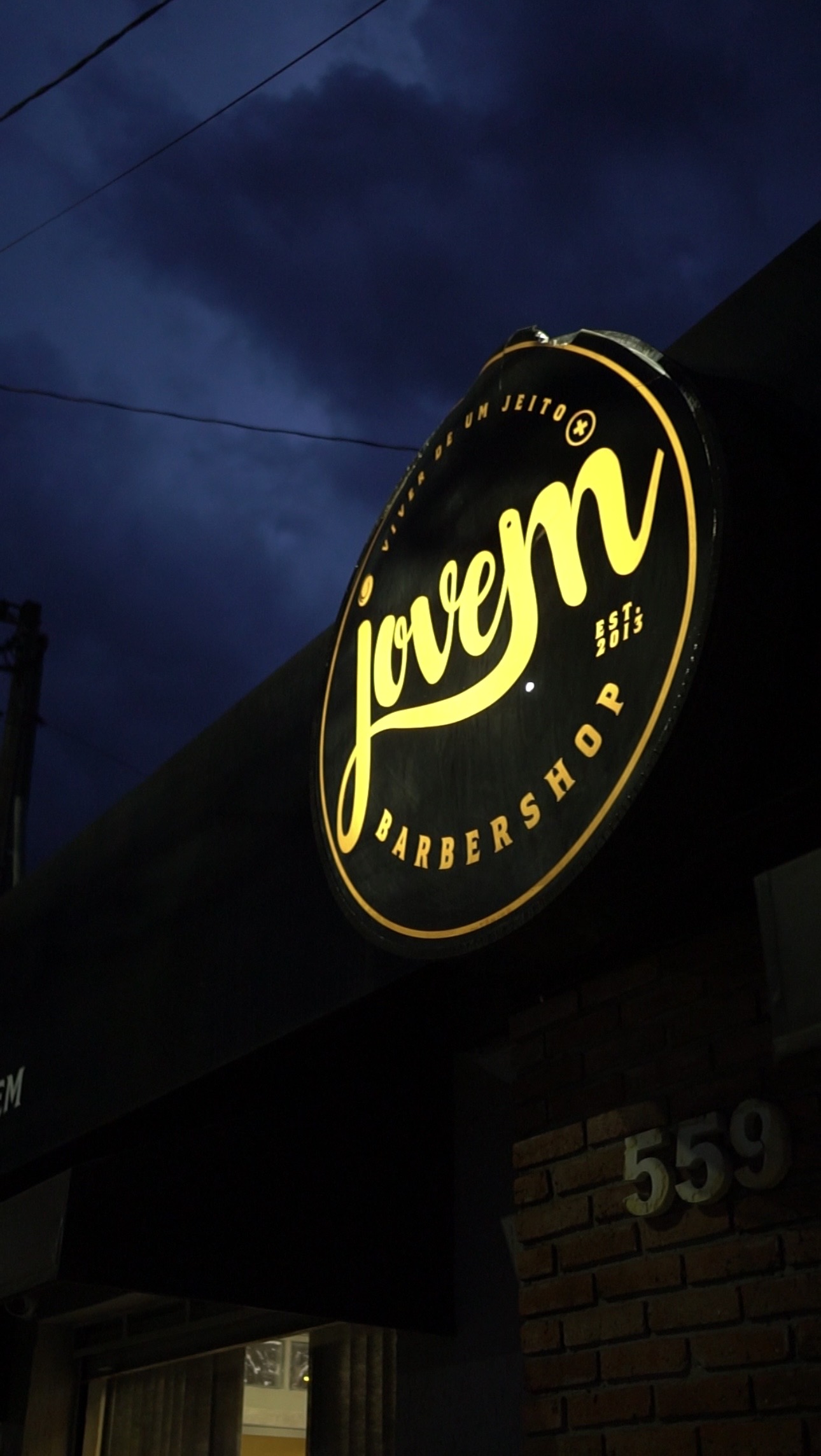 Fachada Jovem Barber